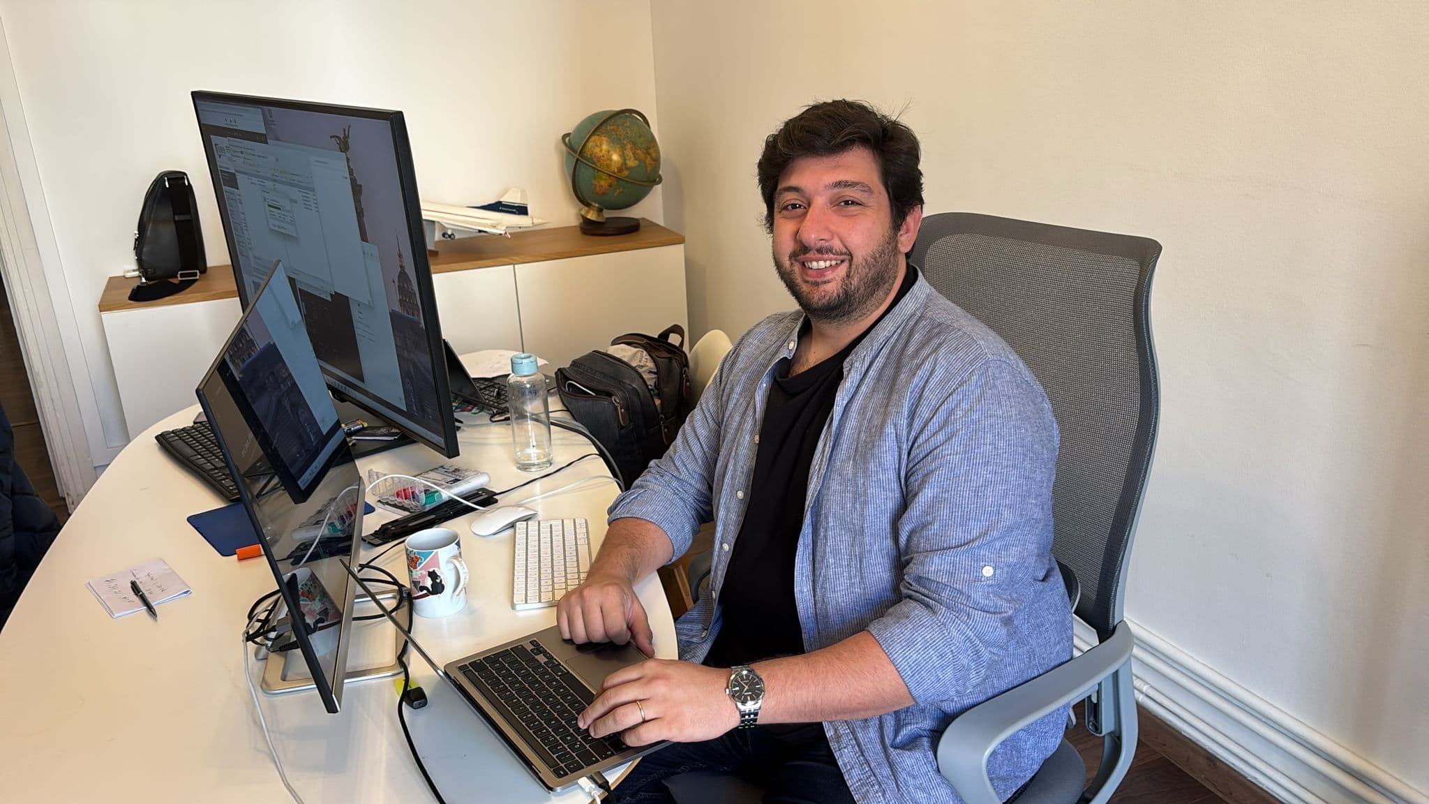 Previous white-table workspace